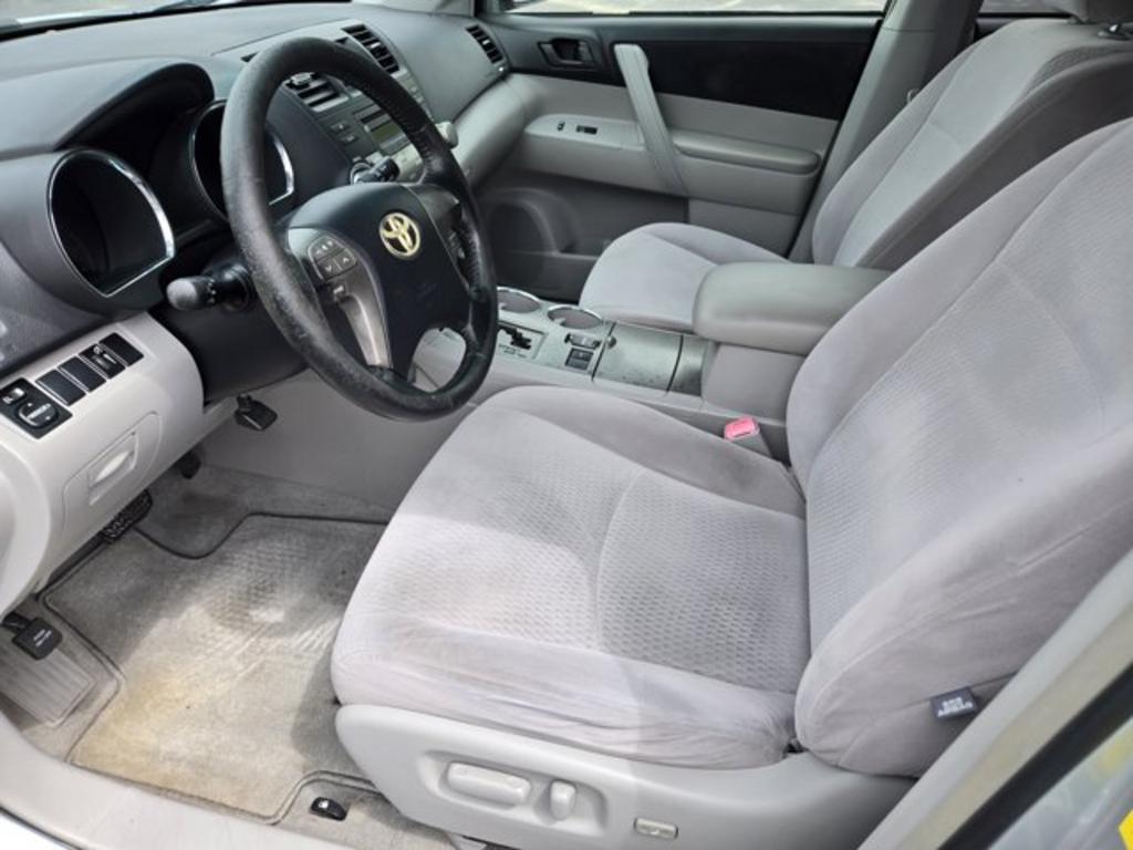 2010 Toyota Highlander - $11,995