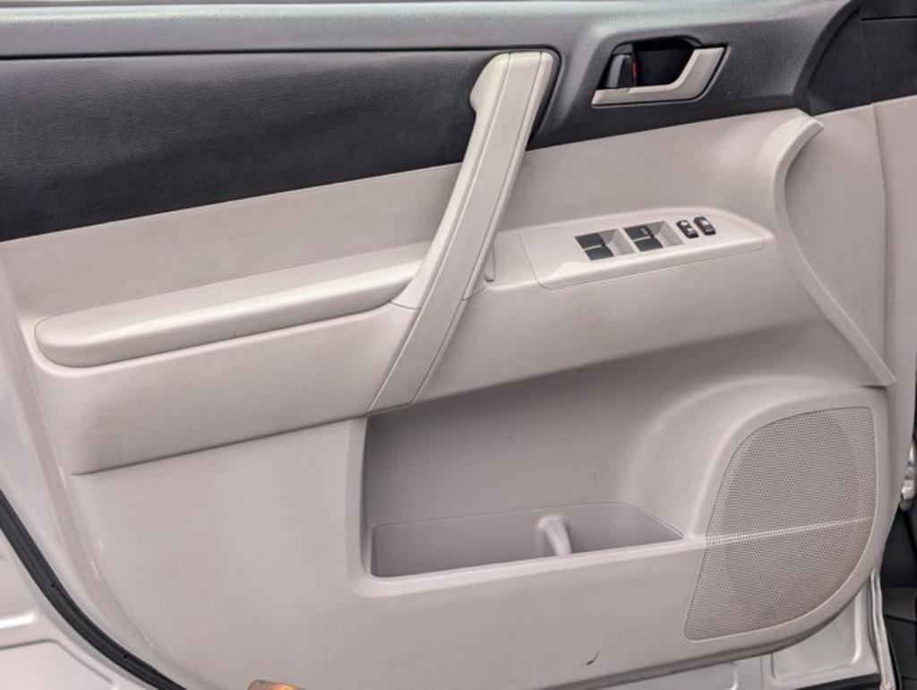 2013 Toyota Highlander photo