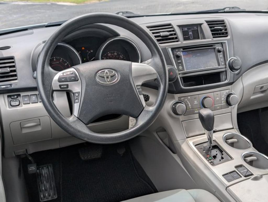 2013 Toyota Highlander photo