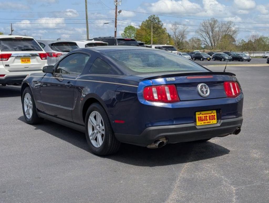 2011 Ford Mustang V6 Premium photo