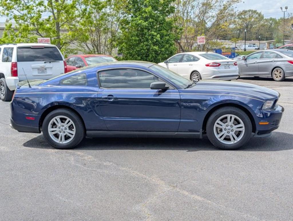 2011 Ford Mustang V6 Premium photo