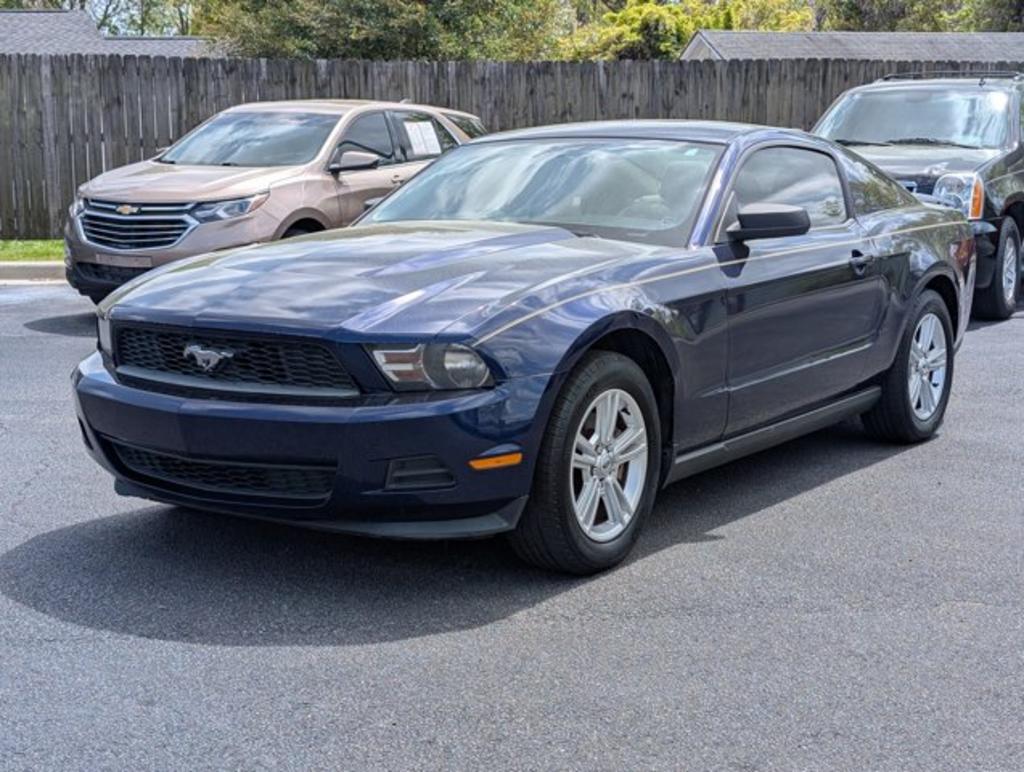 2011 Ford Mustang V6 Premium photo