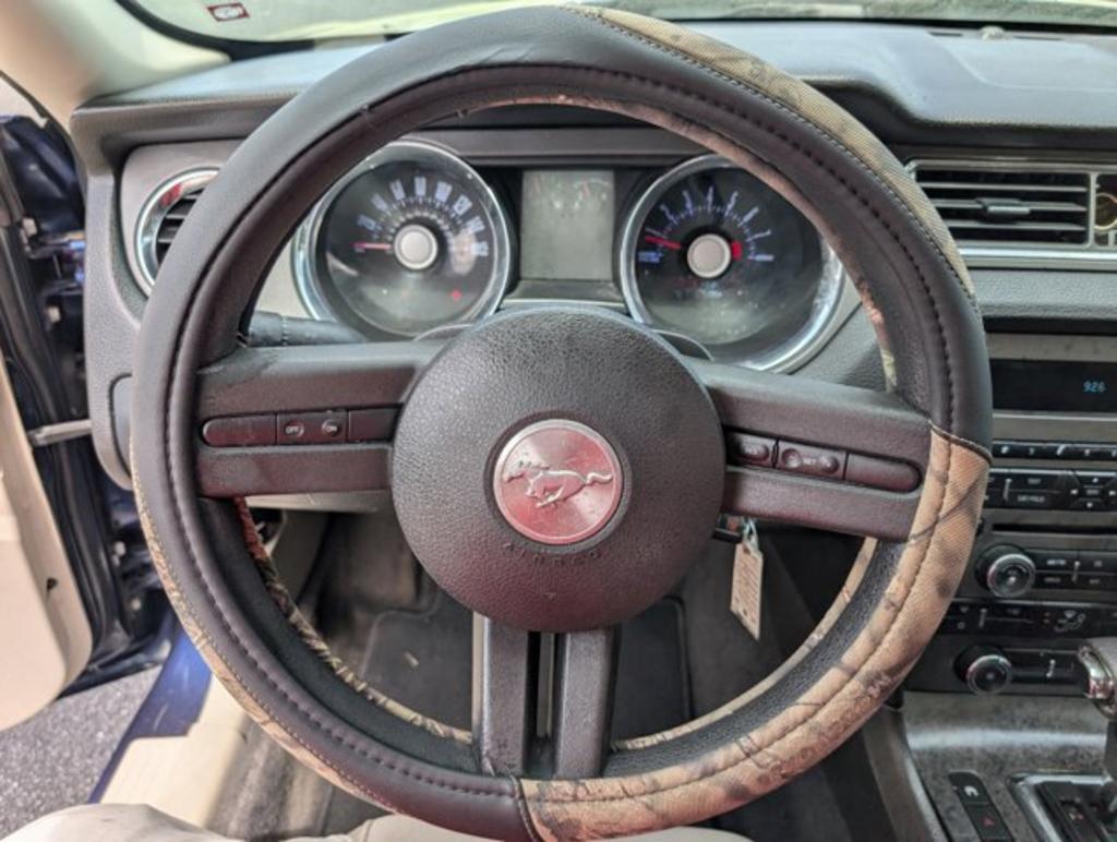 2011 Ford Mustang V6 Premium photo