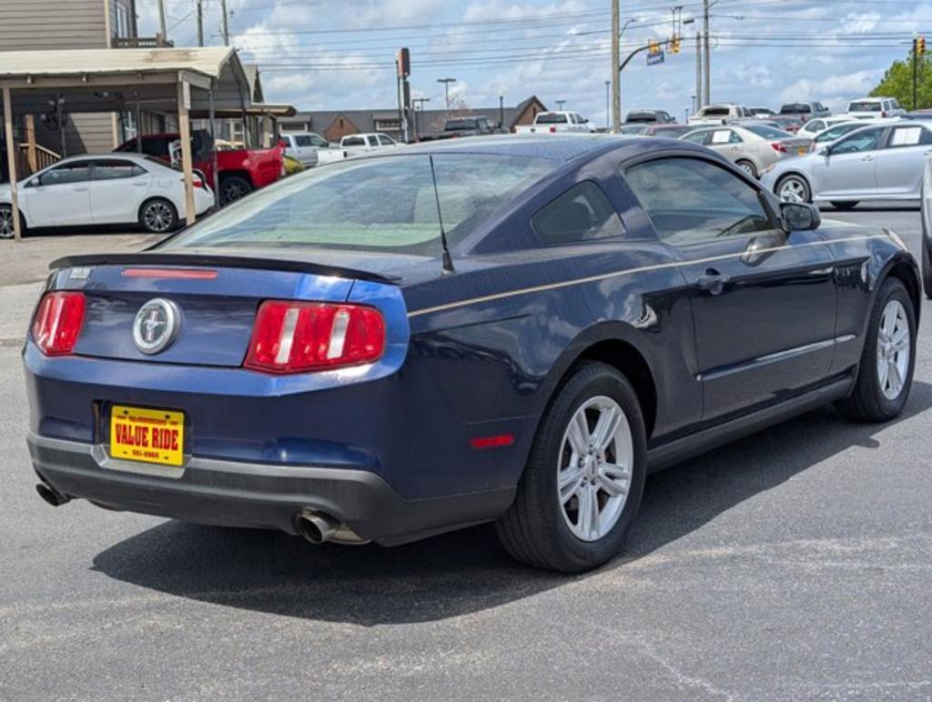 2011 Ford Mustang V6 Premium photo