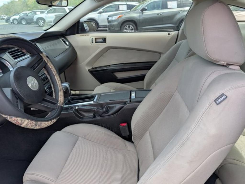 2011 Ford Mustang V6 Premium photo