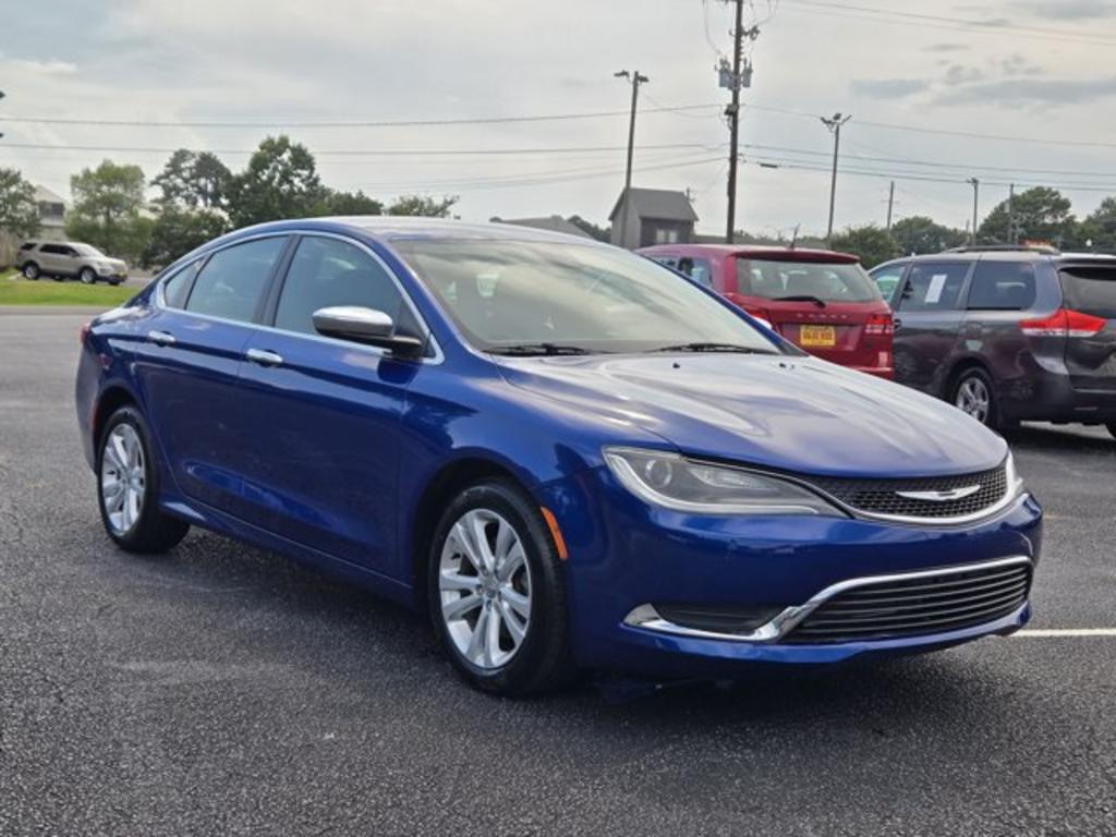2016 Chrysler 200 - $9,995