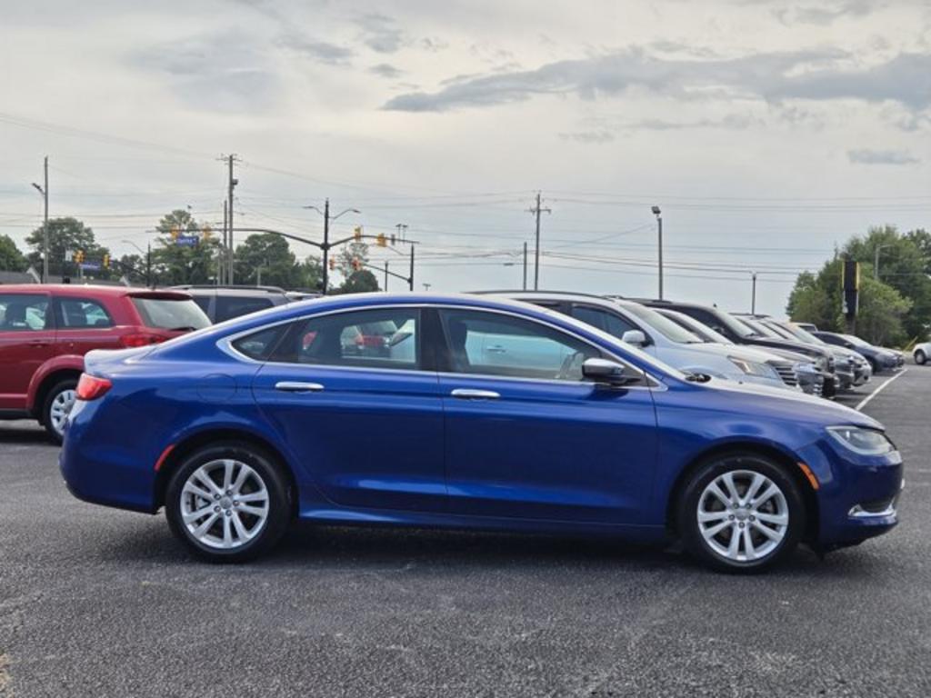 2016 Chrysler 200 - $9,995