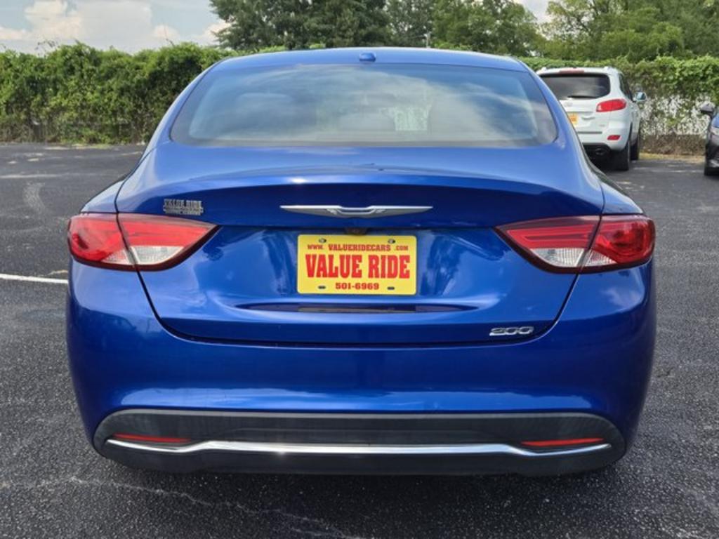 2016 Chrysler 200 - $9,995