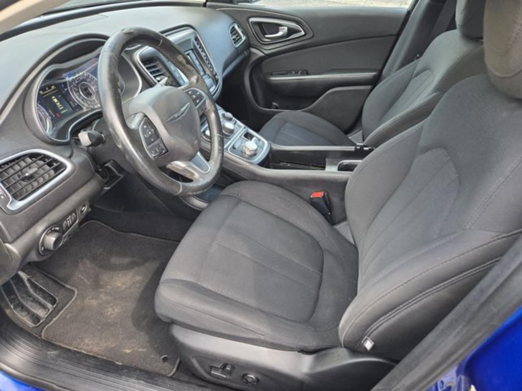 2016 Chrysler 200 - $9,995