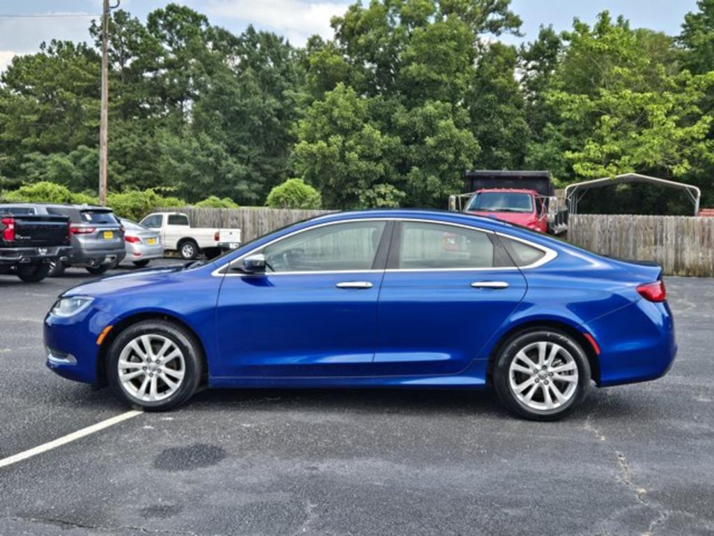 2016 Chrysler 200 - $9,995