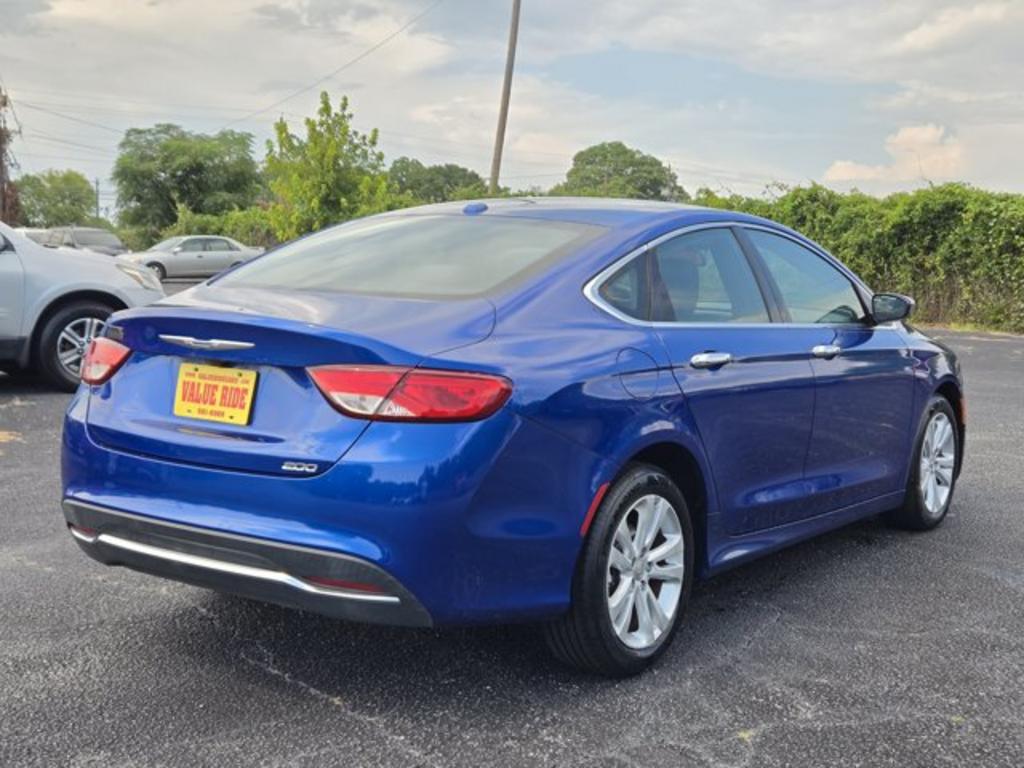 2016 Chrysler 200 - $9,995