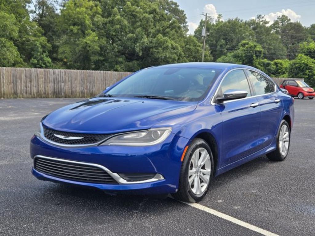 2016 Chrysler 200 - $9,995