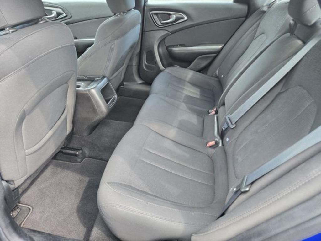 2016 Chrysler 200 - $9,995