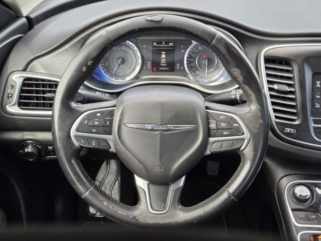 2016 Chrysler 200 - $9,995