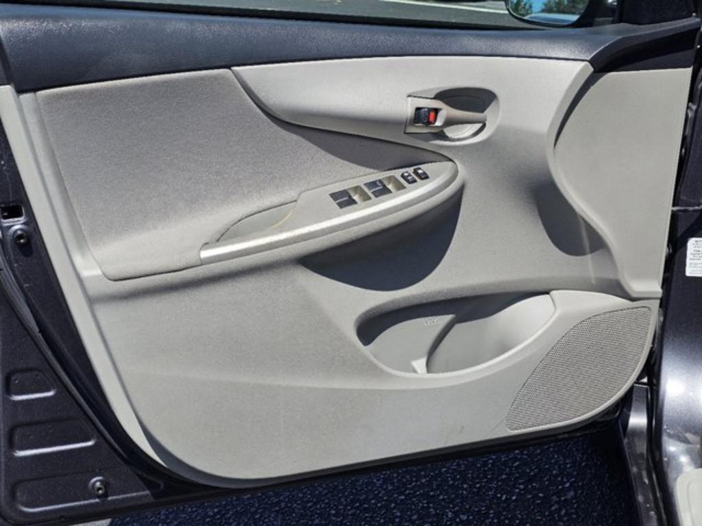 2011 Toyota Corolla photo