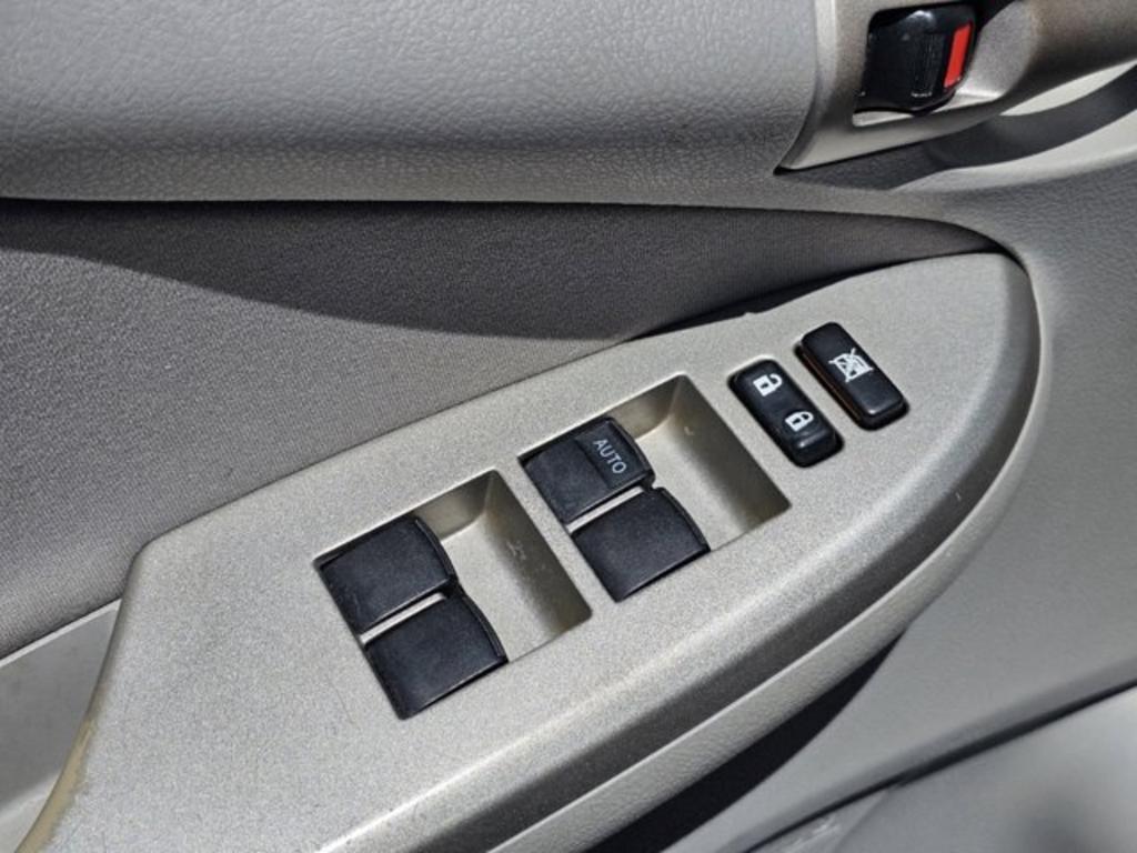 2011 Toyota Corolla photo