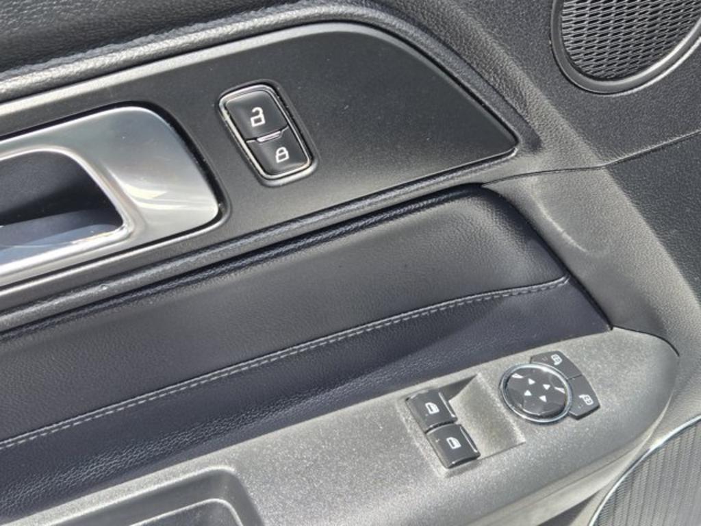 2020 Ford Mustang - $17,995