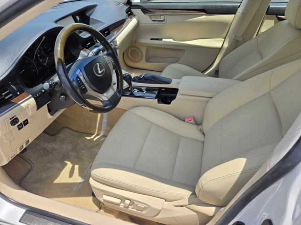 2014 Lexus ES - $14,995