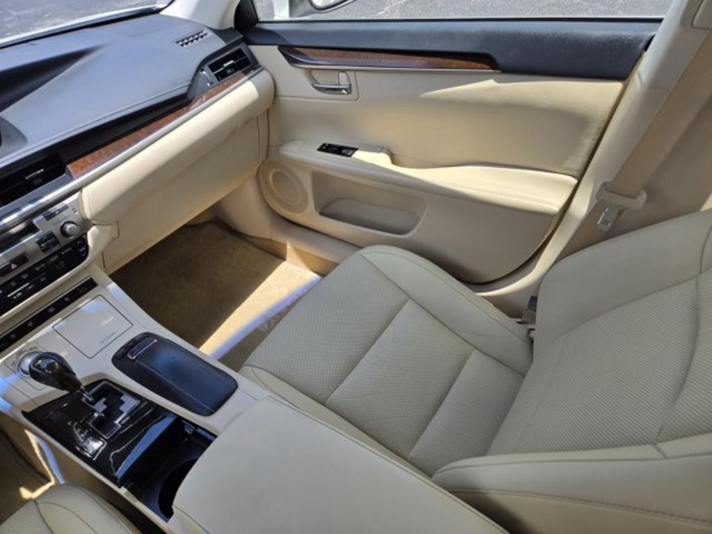 2014 Lexus ES - $14,995