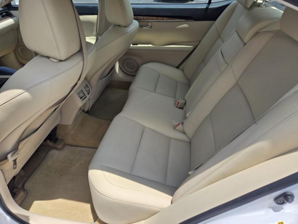 2014 Lexus ES - $14,995