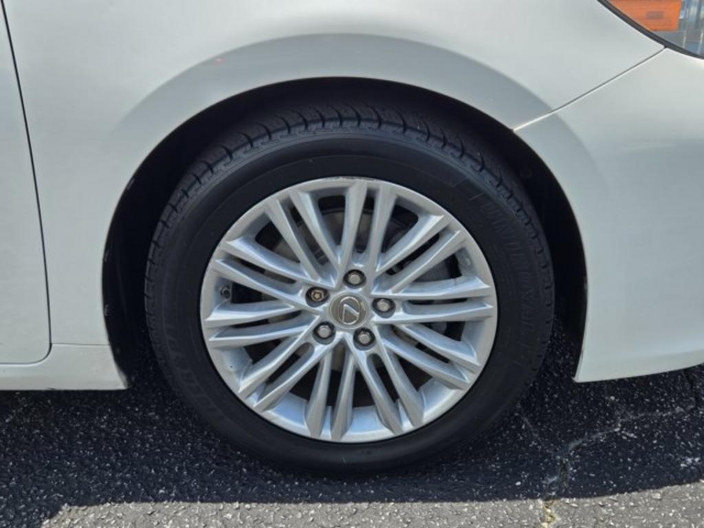 2014 Lexus ES - $14,995