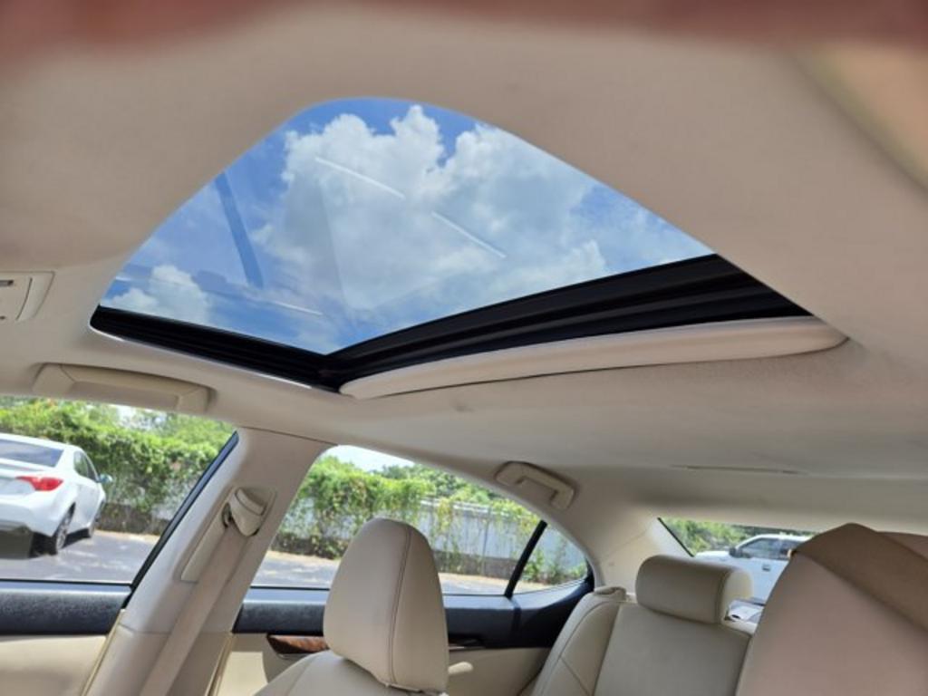 2014 Lexus ES - $14,995