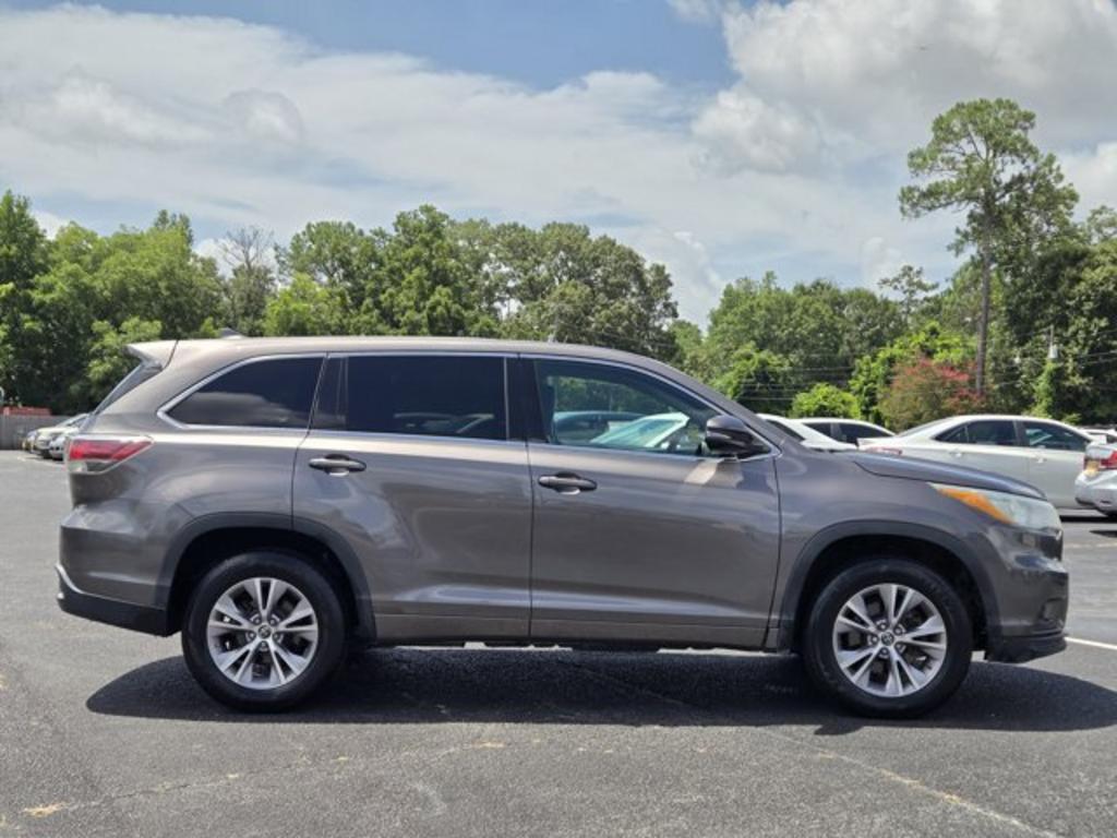2016 Toyota Highlander - $16,995