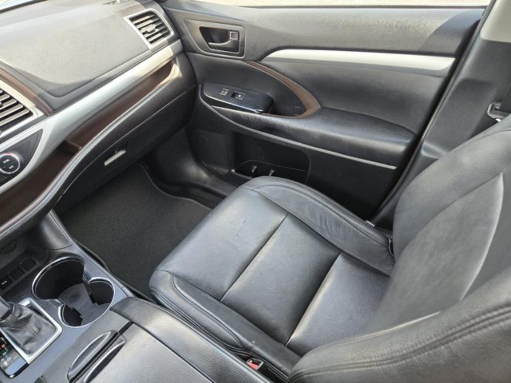 2016 Toyota Highlander - $16,995