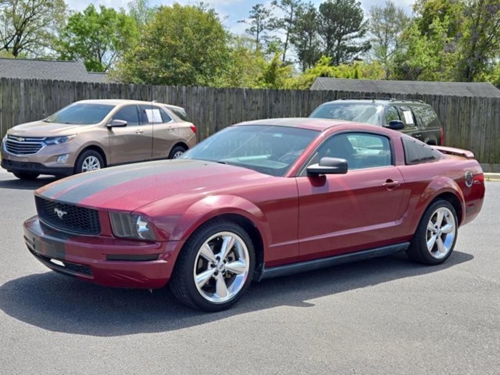 2005 Ford Mustang V6 Deluxe photo