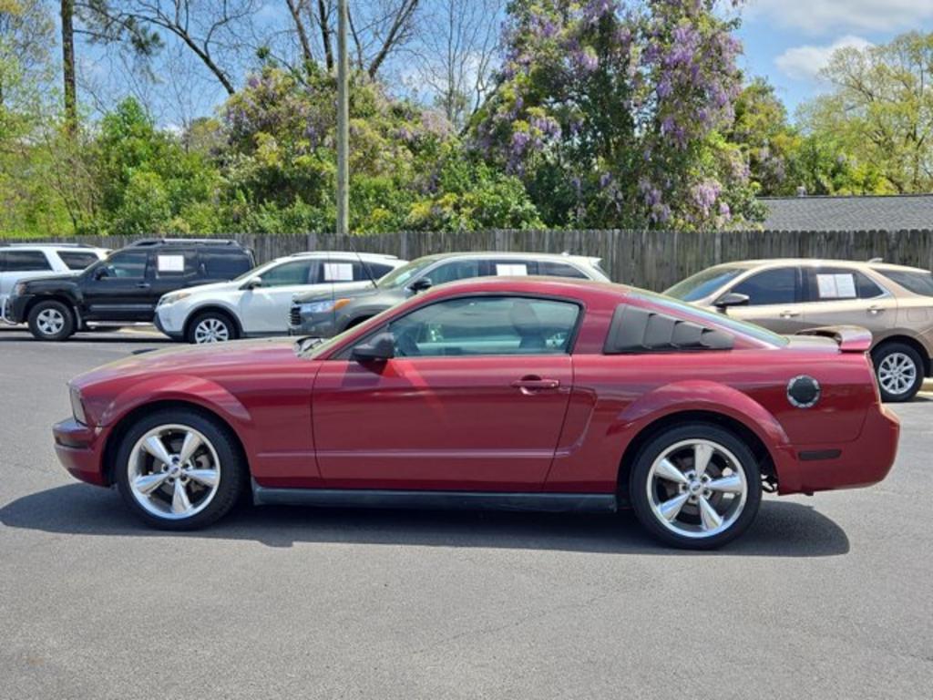 2005 Ford Mustang V6 Deluxe photo