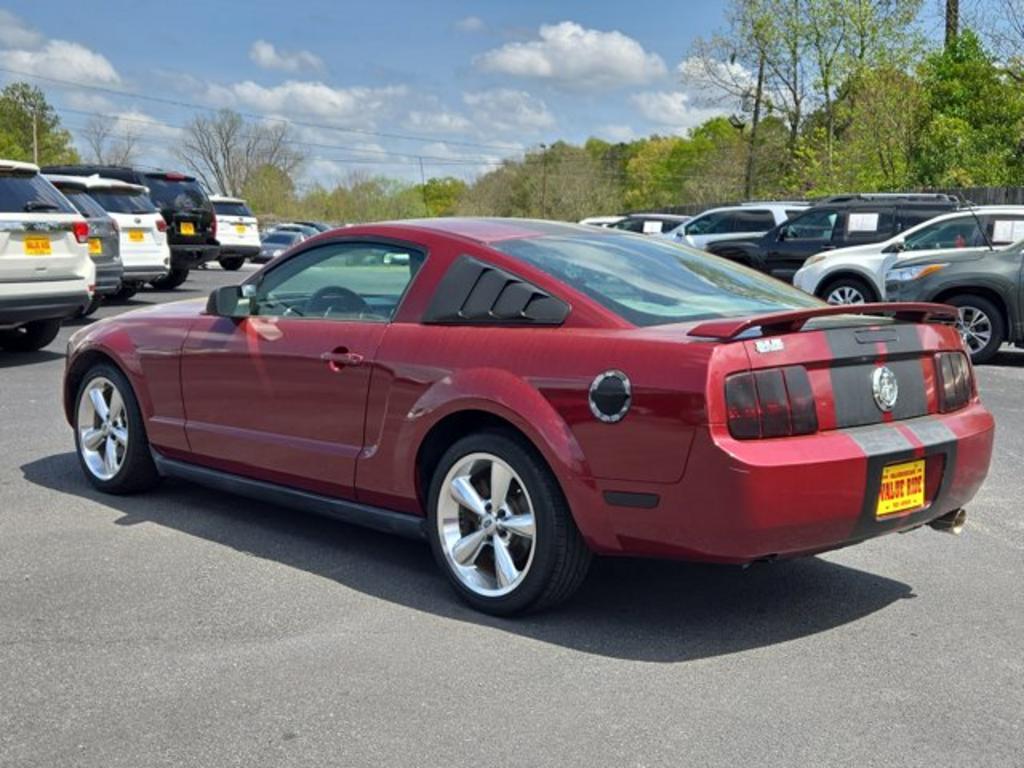2005 Ford Mustang V6 Deluxe photo