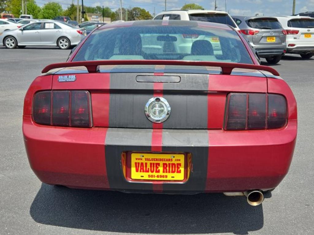 2005 Ford Mustang V6 Deluxe photo