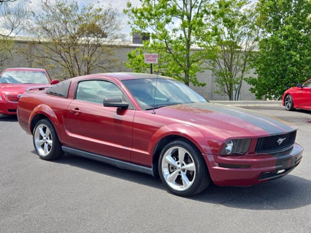 2005 Ford Mustang V6 Deluxe photo