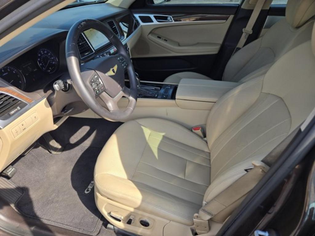 2016 Hyundai Genesis - $11,995