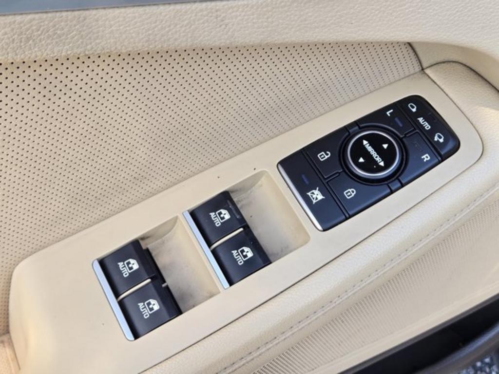 2016 Hyundai Genesis - $11,995