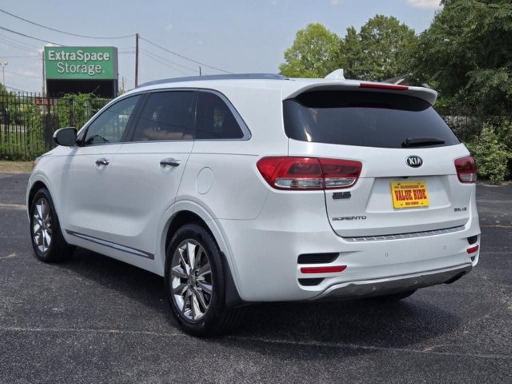 2016 Kia Sorento - $10,995