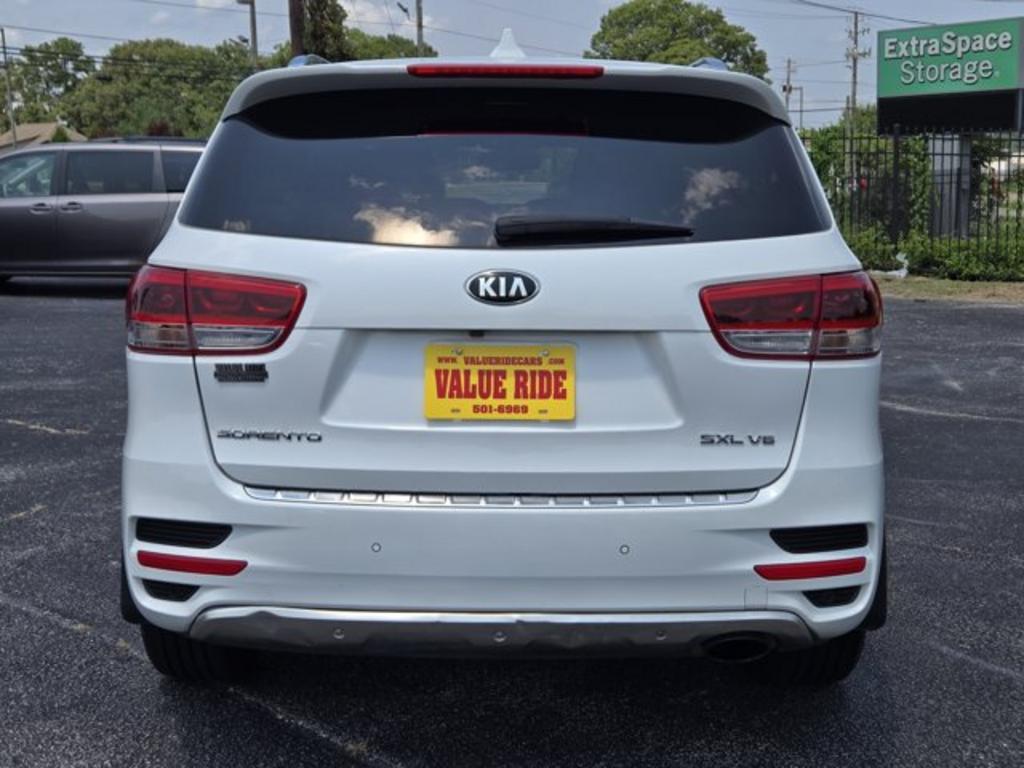 2016 Kia Sorento - $10,995