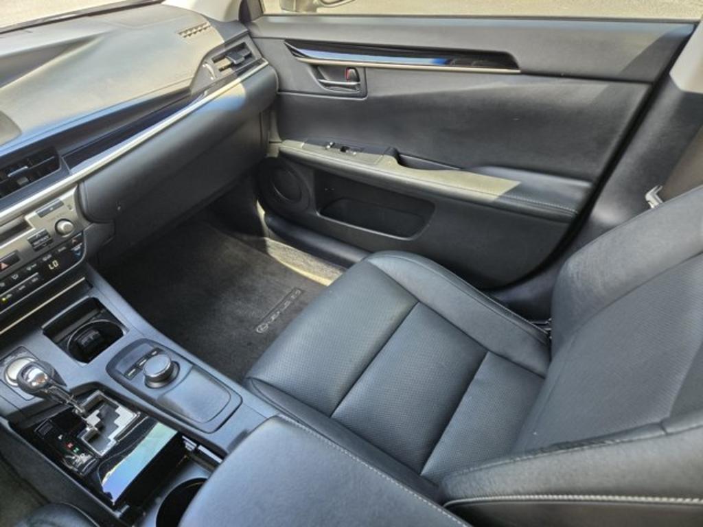 2015 Lexus ES - $17,995
