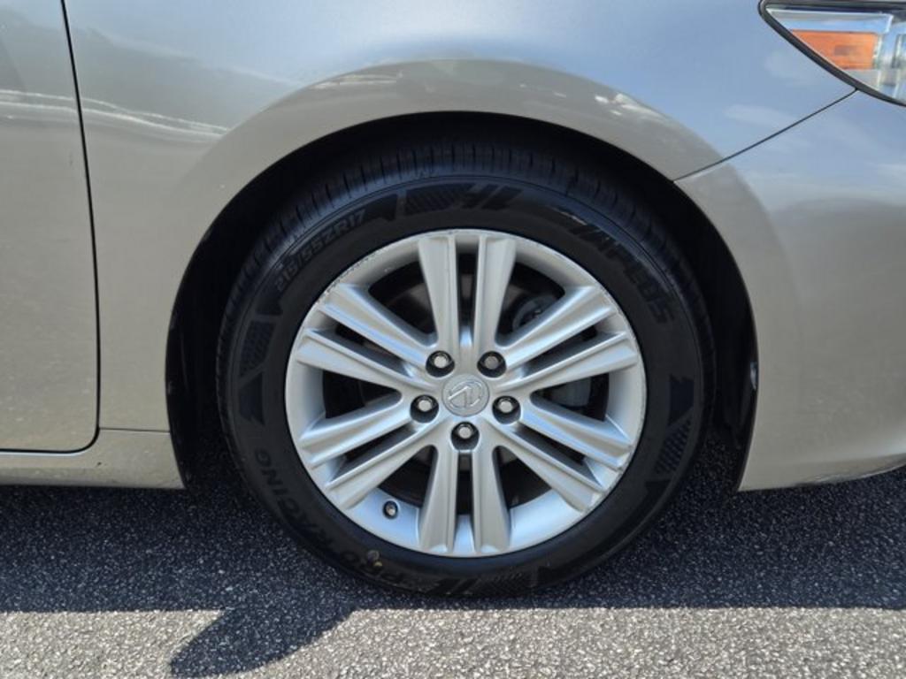 2015 Lexus ES - $17,995
