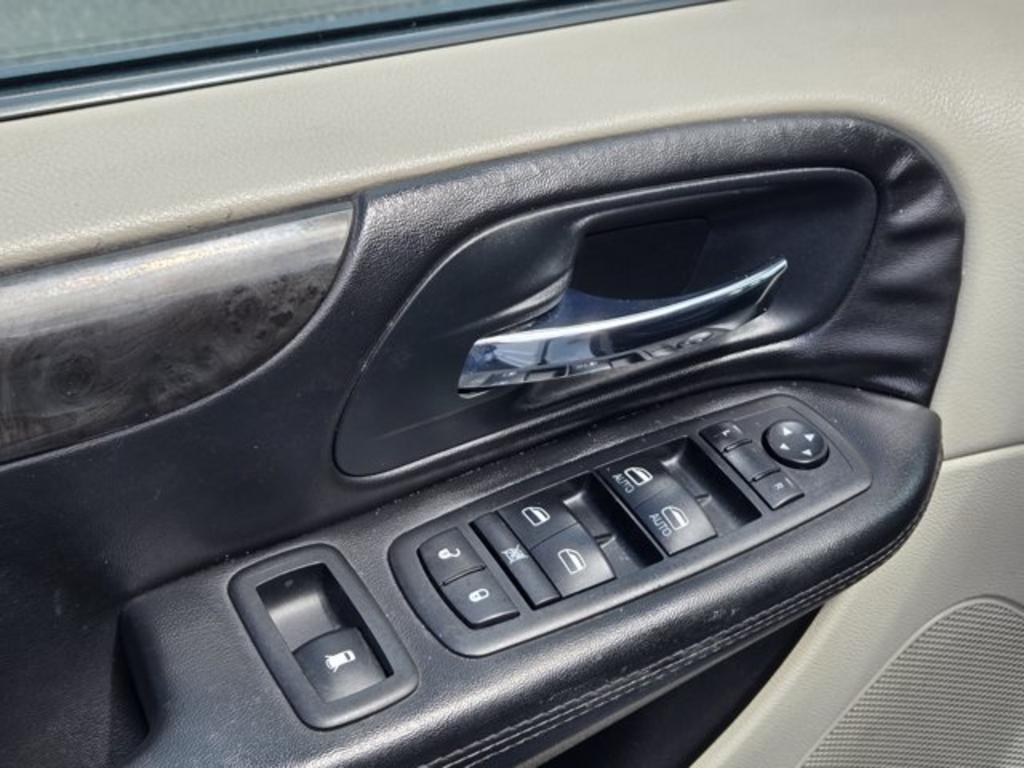 2014 Dodge Grand Caravan - $10,995