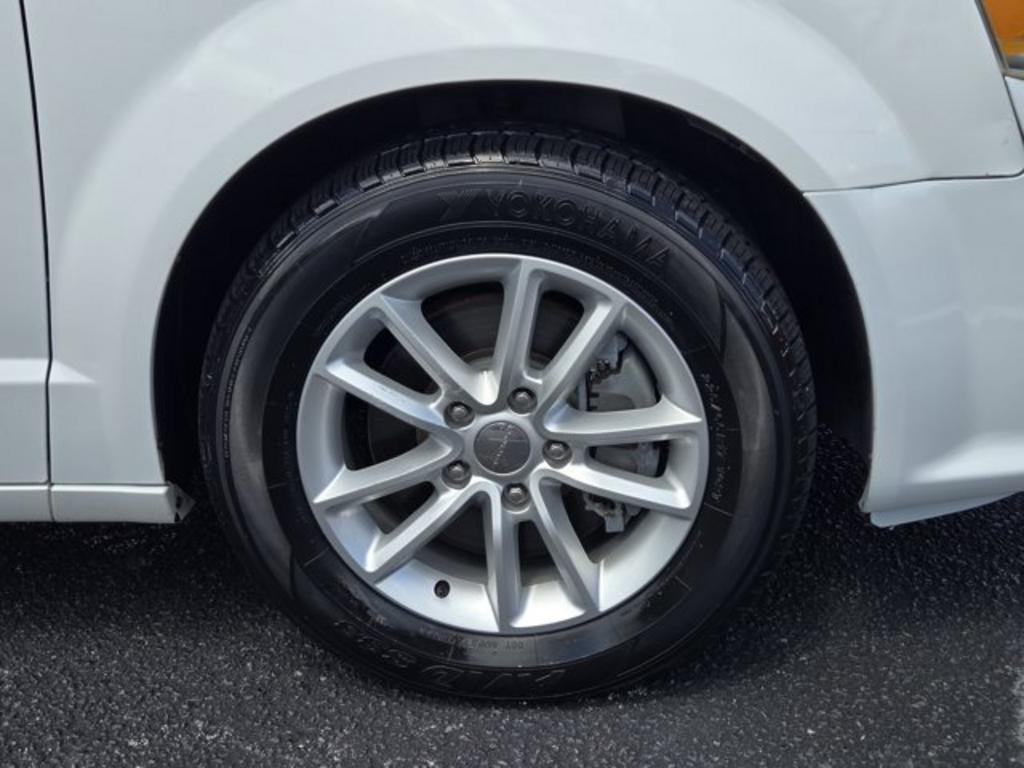 2014 Dodge Grand Caravan - $10,995
