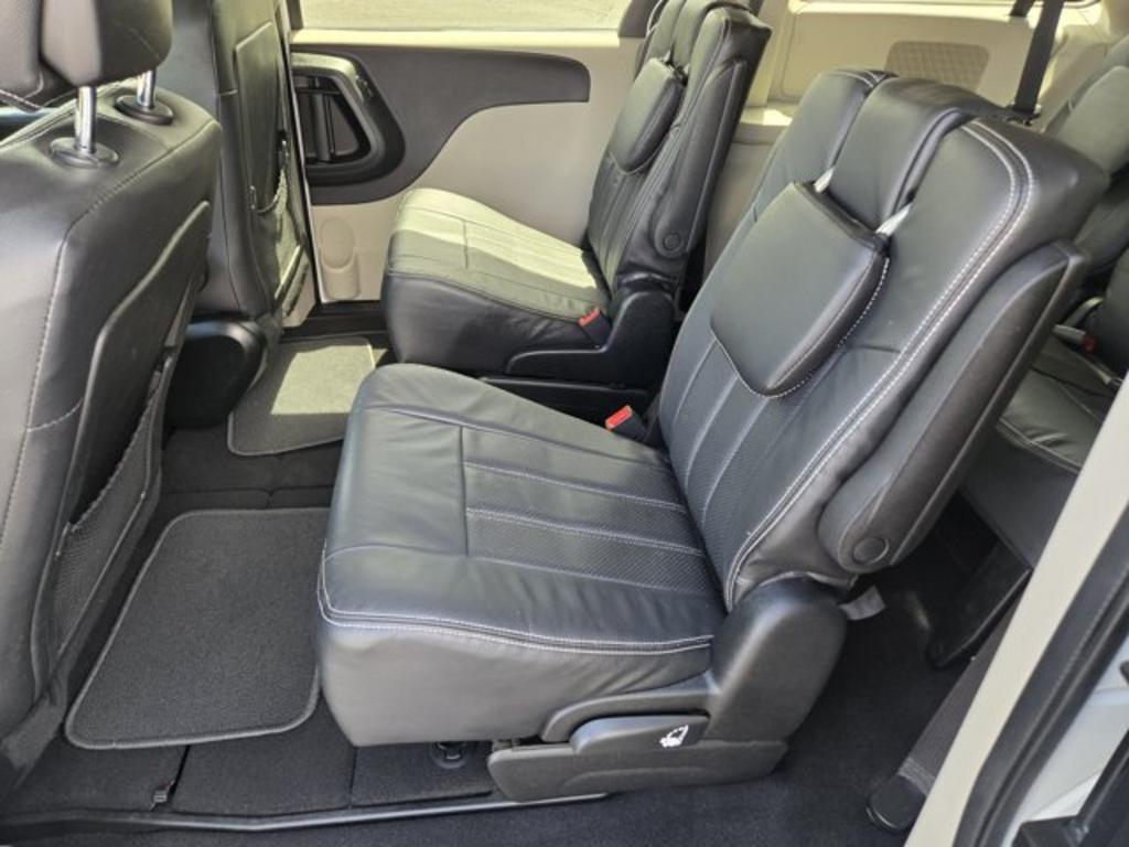 2014 Dodge Grand Caravan - $10,995