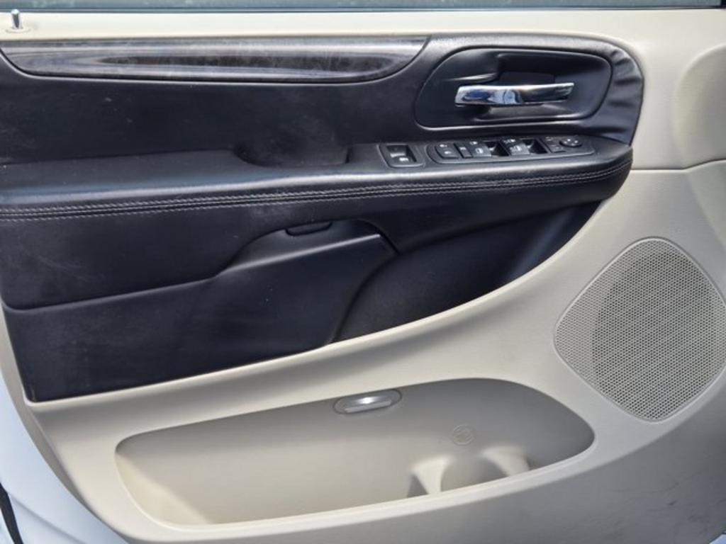 2014 Dodge Grand Caravan - $10,995