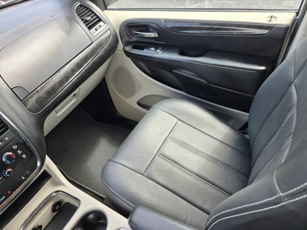 2014 Dodge Grand Caravan - $10,995