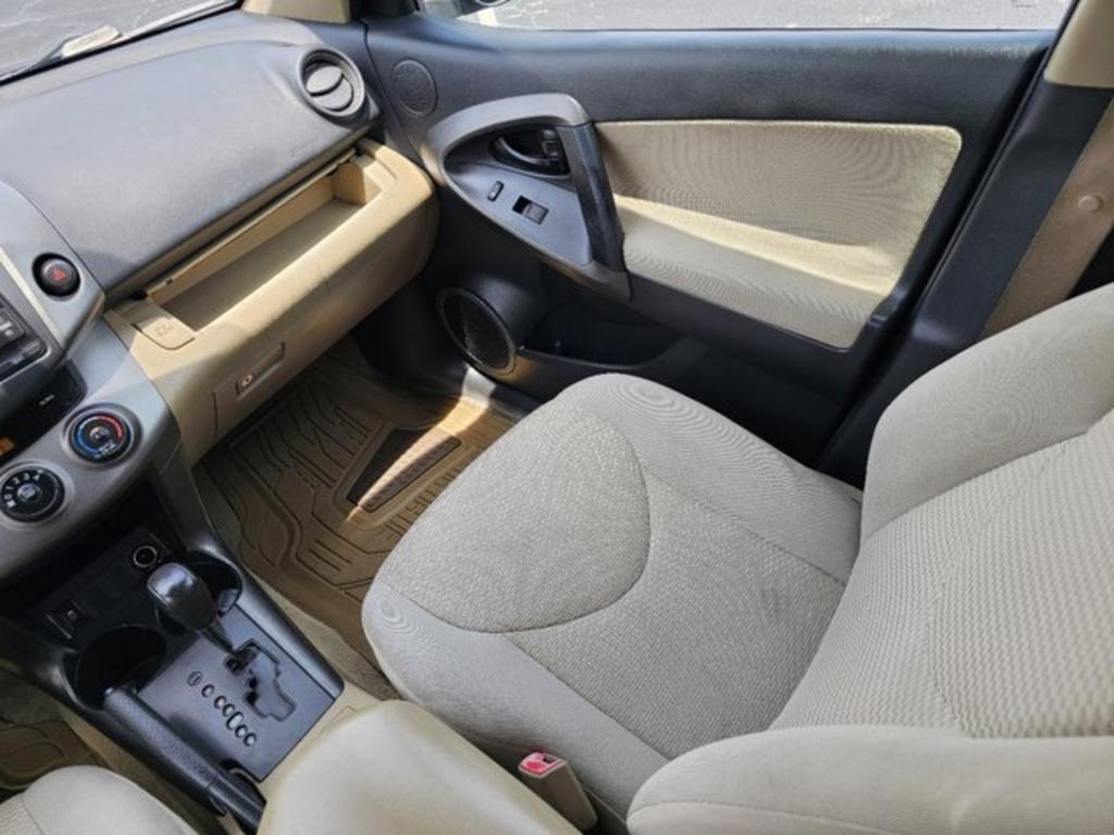 2012 Toyota RAV4 photo