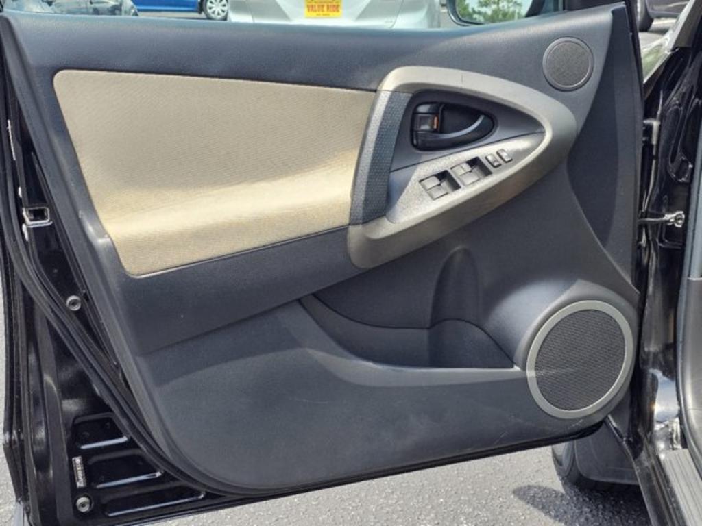 2012 Toyota RAV4 photo