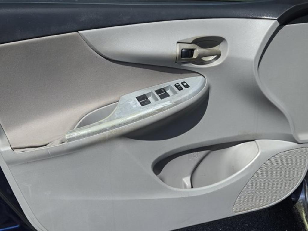 2013 Toyota Corolla L photo