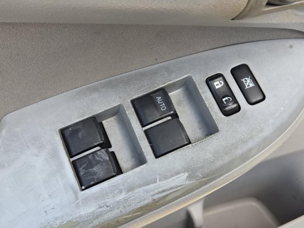 2013 Toyota Corolla L photo