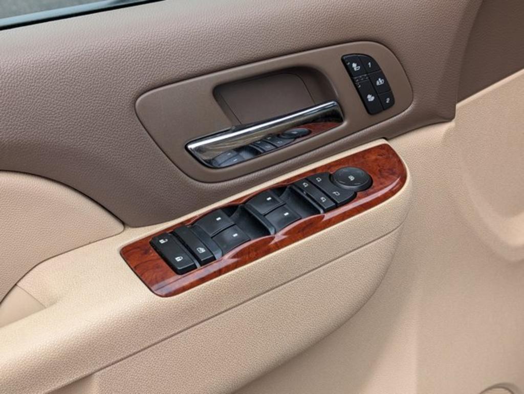 2011 Chevrolet Suburban LT 1500 photo