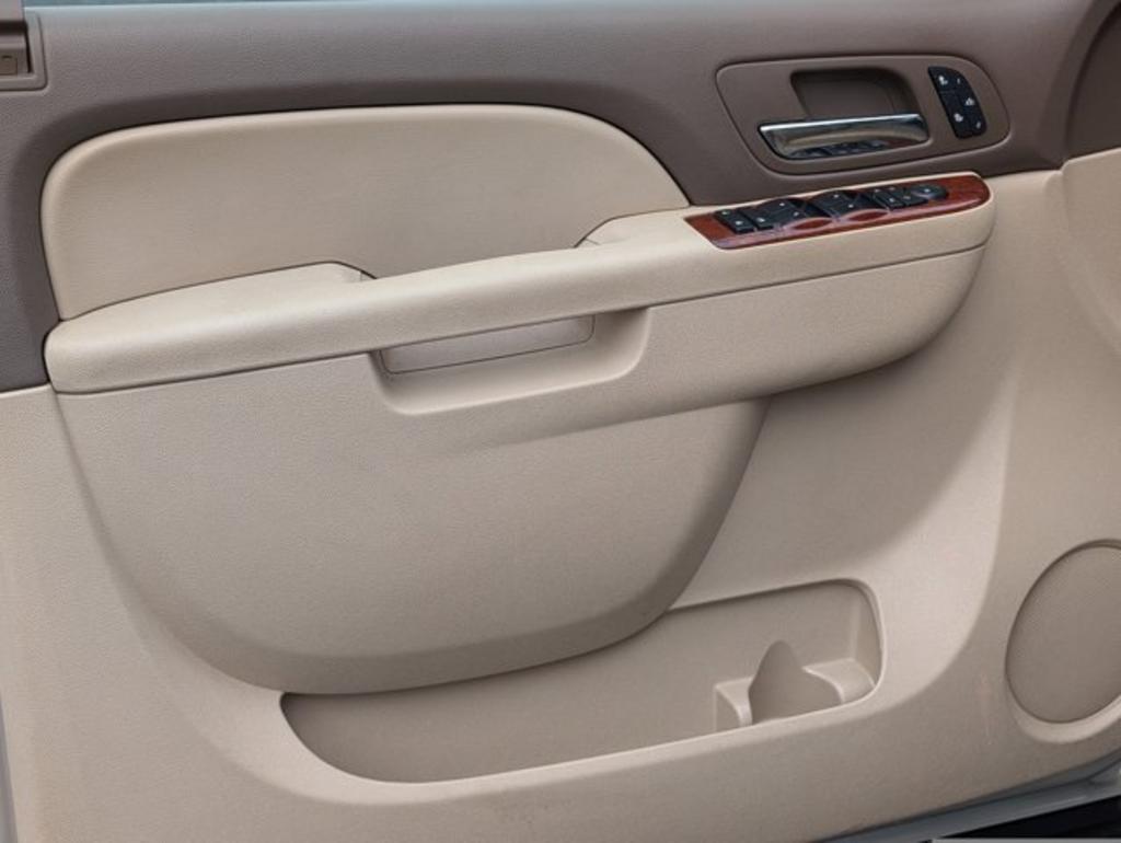 2011 Chevrolet Suburban LT 1500 photo